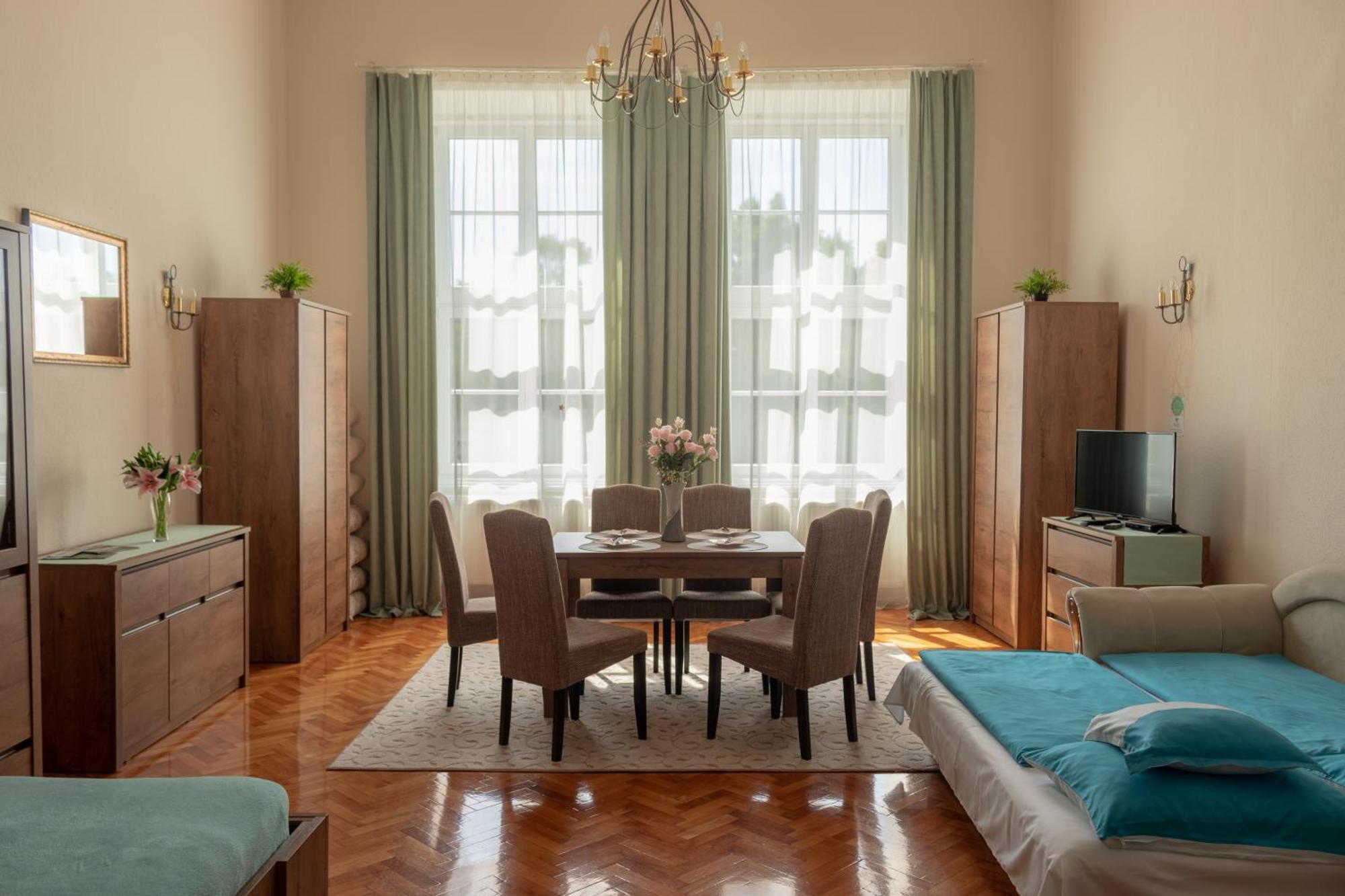 Suzy Apartman Eger Exteriör bild