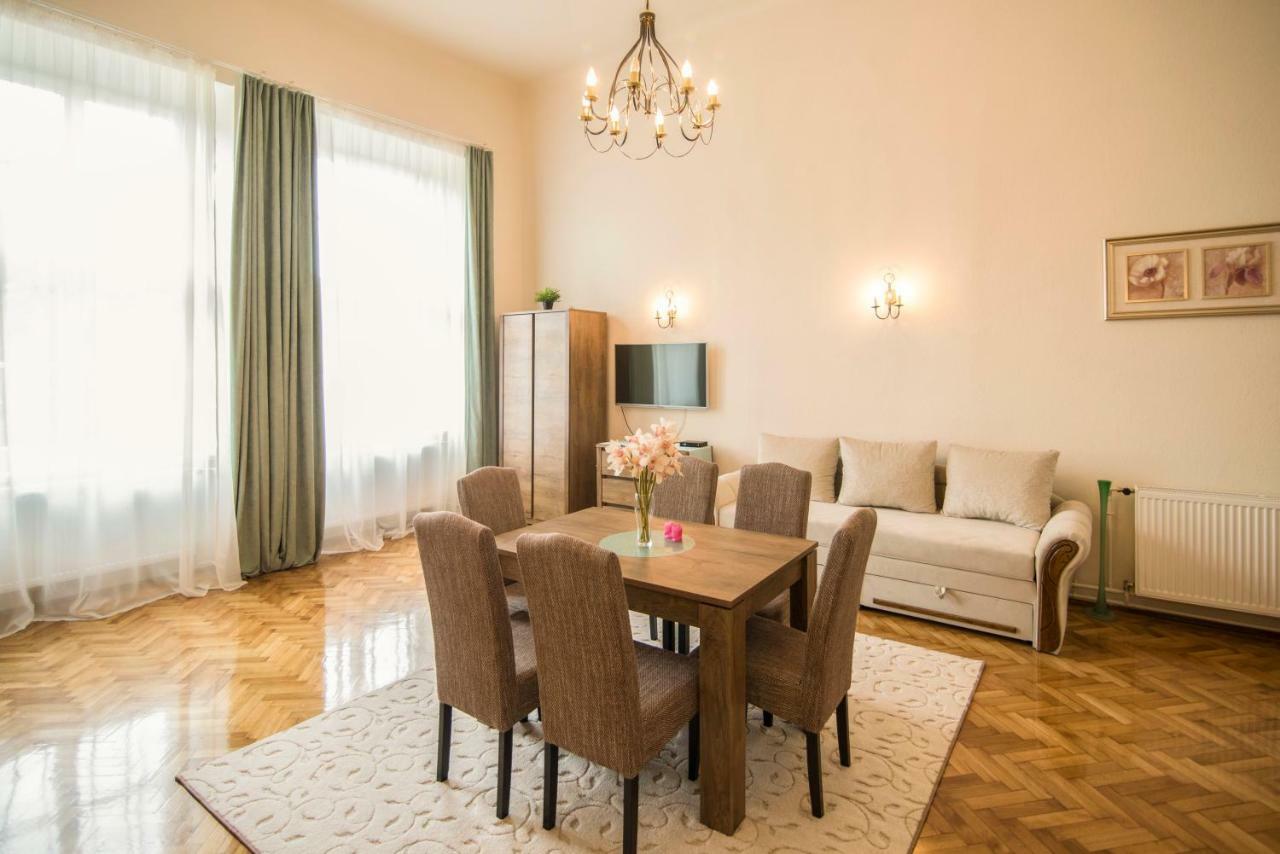 Suzy Apartman Eger Exteriör bild