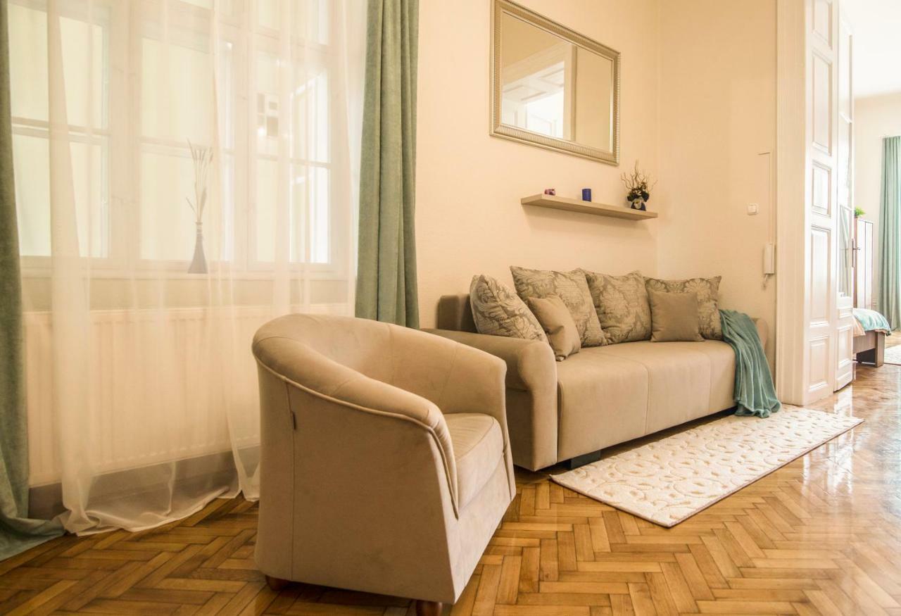 Suzy Apartman Eger Exteriör bild