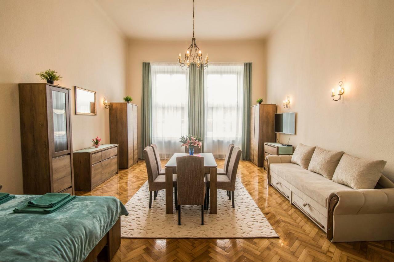 Suzy Apartman Eger Exteriör bild