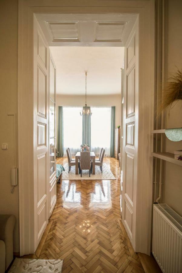 Suzy Apartman Eger Exteriör bild