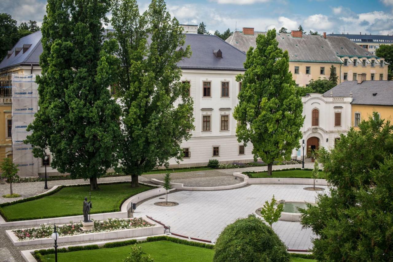 Suzy Apartman Eger Exteriör bild