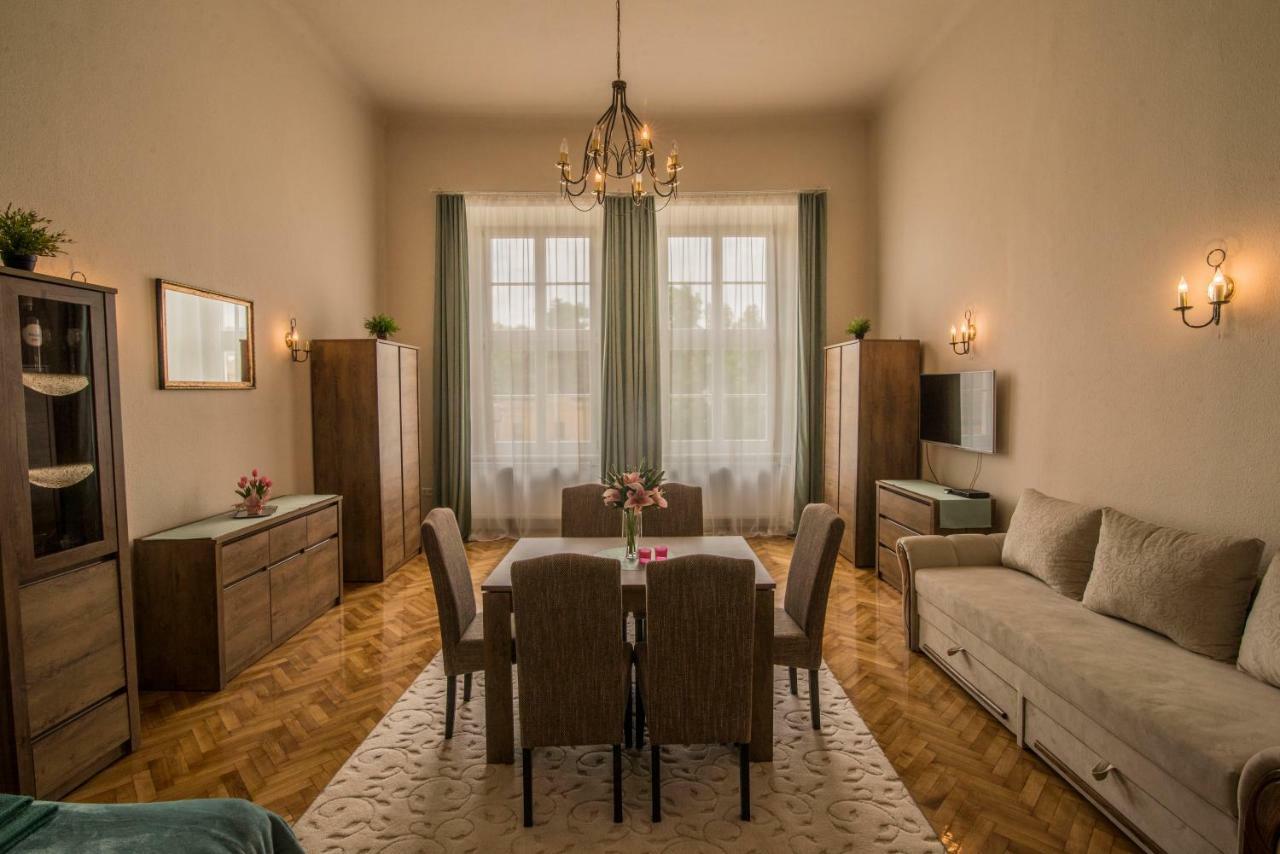 Suzy Apartman Eger Exteriör bild