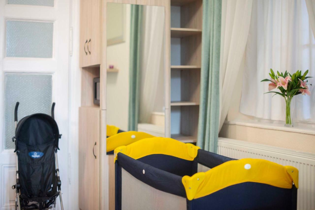 Suzy Apartman Eger Exteriör bild